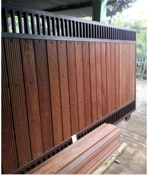 Pagar minimalis yang satu ini terlihat sangat modern dan biasanya pagar minimalis memiliki bentuk geometri yang sederhana dan tampilannya terdiri dari. model+harga pagar kayu besi minimalis murah | Pagar kayu ...