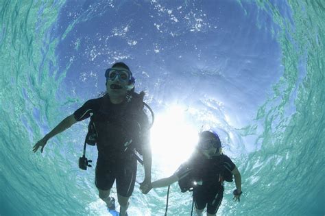Couple Scuba Diving Best Scuba Diving Bahamas Honeymoon Water Adventure