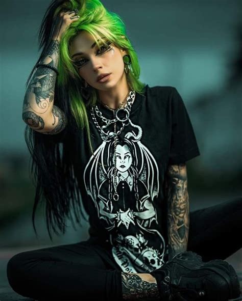 Pin By Rellik On Goth Love Goth Beauty Peekaboo Hair Girl Tattoos