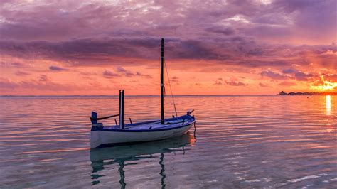 Download Wallpaper 3840x2160 Boat Sea Ocean Horizon Sunset 4k Uhd 169 Hd Background