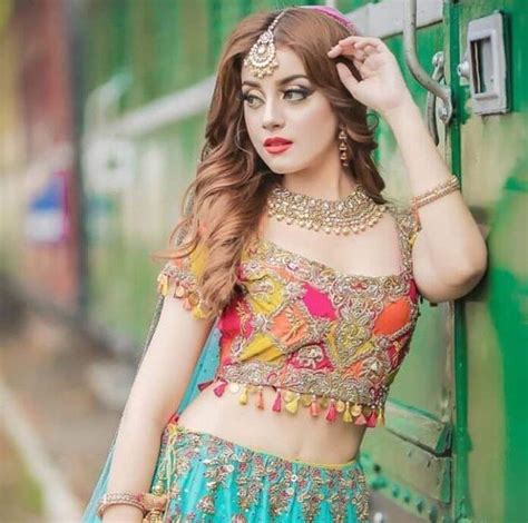 Alizeh Shah Hot Pictures Age Husband And Biography Showbiz Pakistan