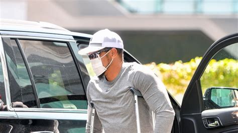 Tiger Woods Puts Weight On Surgically Repaired Leg