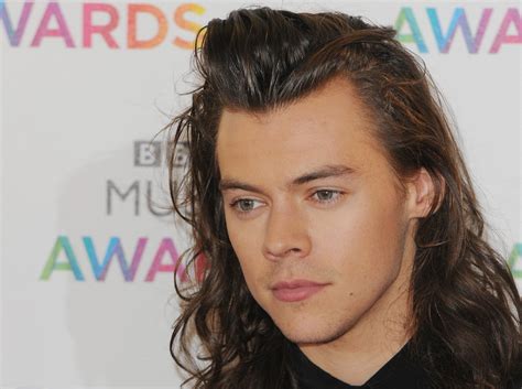 one direction s harry styles shows off short haircut—see the pictures