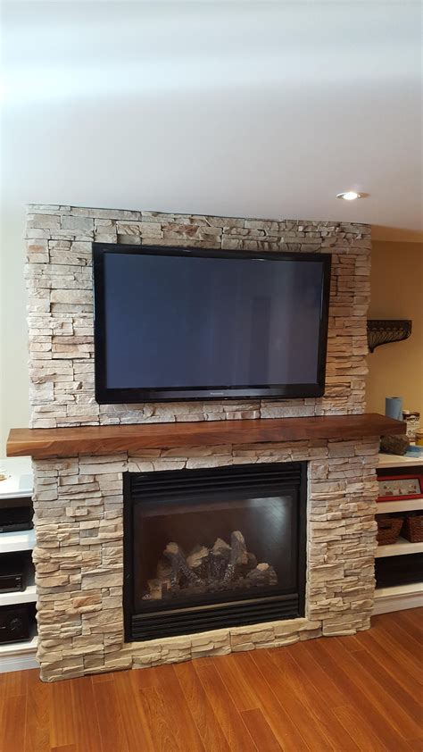 Re-finished basement Fireplace wall and mantel : DIY
