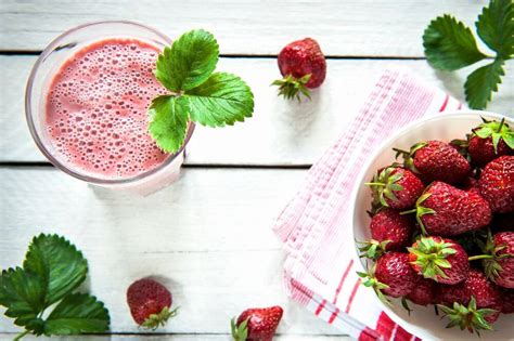 When it comes to good smoothie recipes, this banana oatmeal smoothie is a winner! 17 Best Oatmeal Smoothie Recipes for Weight Loss | Vibrant ...