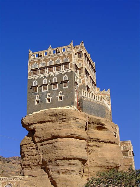 Al Hajar Palacio De La Roca Yemen De Dar Fotografía Editorial