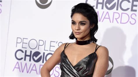Vanessa Hudgens Performs Grease Live After Finding Out Her Dad Had Just Died Bbc News