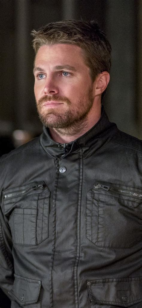 Stephen Amell As Oliver Queen Season 6 In 1125x2436 Resolution Arrow Cw