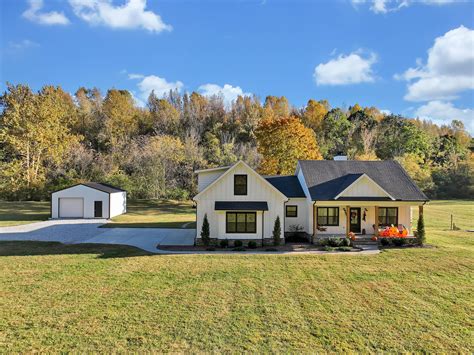 10.53 acres in Dickson County, Tennessee