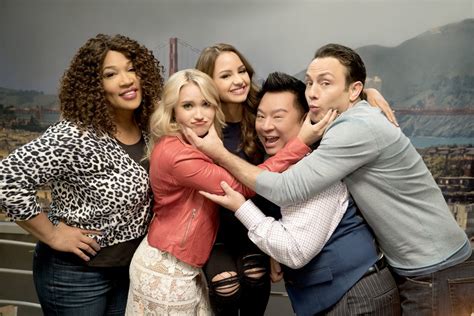 Season 4 Young And Hungry Wiki Fandom Powered By Wikia