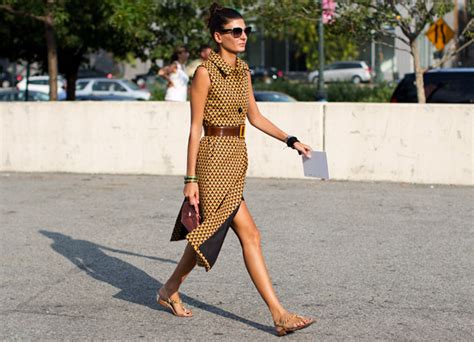 italian woman learn how to dress like one in the groove