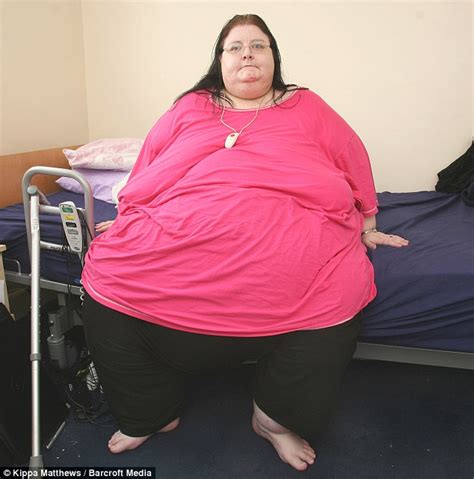Britain S Fattest Woman Brenda Flanagan Davies Weighs 40stone Daily Mail Online