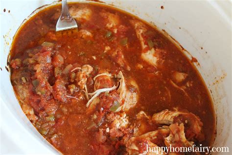 These crockpot chicken recipes will help you to get delicious meals on your table with little effort. Recipe - Crockpot Salsa Chicken - Happy Home Fairy