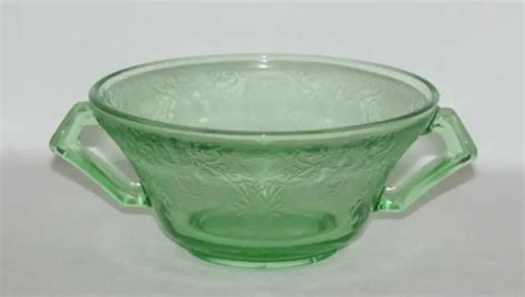HAZEL ATLAS GLASS FLORENTINE No 2 Poppy Green Two Handled Cream Soup
