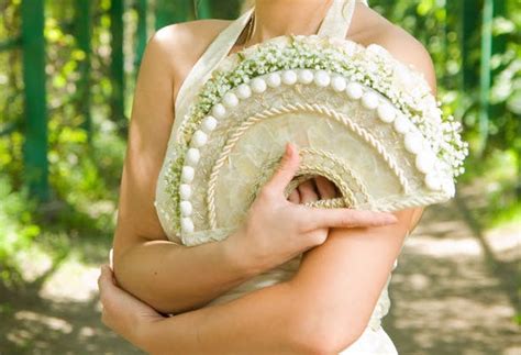 Check spelling or type a new query. Wedding Bouquet Shapes - The Fan Bouquet - Confetti.co.uk