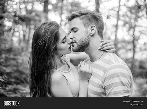 Imagen Y Foto Couple Love Kissing Prueba Gratis Bigstock