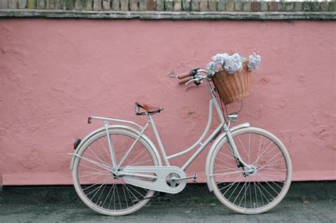 Pretty Awesome City Bikes 79 Ideas Bike With Basket Bicycle Basket