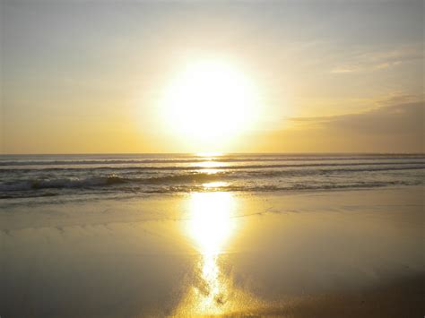 Maybe you would like to learn more about one of these? Foto-foto Perjalanan: Sunset di Pantai Kuta & Legian