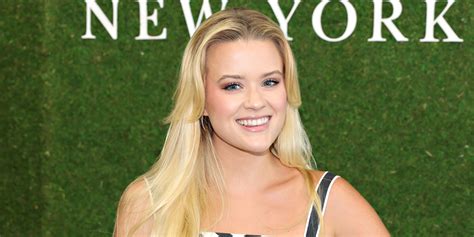 Reese Witherspoons Daughter Ava Phillippe Spends New Years Eve In The