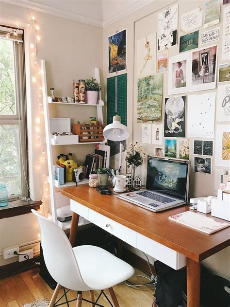 Ufficio In Casa In 2020 Simple Desk Decor Aesthetic Room Decor Home