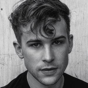 The latest tweets from tommy dorfman fr (@tommydorfmanfr). Tommy Dorfman - Bio, Facts, Family | Famous Birthdays