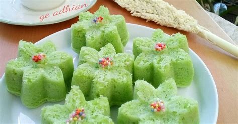 Bolu berbahan dasar tepung terigu, gula, dan telur yang dicampurkan menjadi satu kemudian dipanggang atau dikukus. 610 resep kue dari kacang hijau enak dan sederhana ala ...