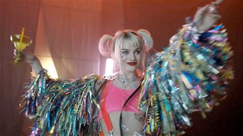Birds Of Prey Reshoots Begin Margot Robbie Films Harley Quinn Scenes