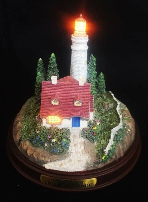 Thomas Kinkade Seaside Memories Lighted Lighthouse Collection Clearing