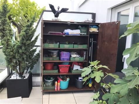 Mit gartenschränken und auflagenboxen schaffen sie sich praktischen stauraum auf der terrasse und im garten. Schrank für Dachterrasse in München mit individueller ...