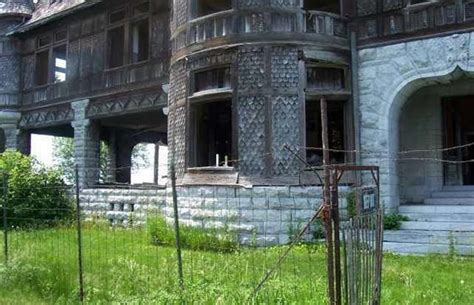 huge abandoned castles you can actually buy team smulders