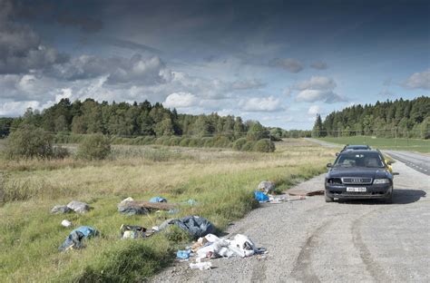 Sopor Dumpas Illegalt I Naturen Naturfotograf Roger Vikström