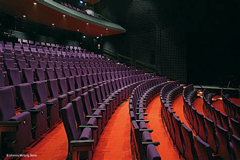 Wir sind eine junge (noch) dreiköpfige familie auf der suche nach einem kleinen haus oder eg. Staatstheater Braunschweig Kleines Haus / Stuttgart ...