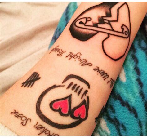 Broken Heart Tattoo Heart Tattoo Wrist Heart Tattoos Simple Tattoos