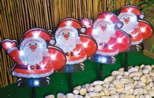 22 Amazing Christmas Garden Decoration Ideas