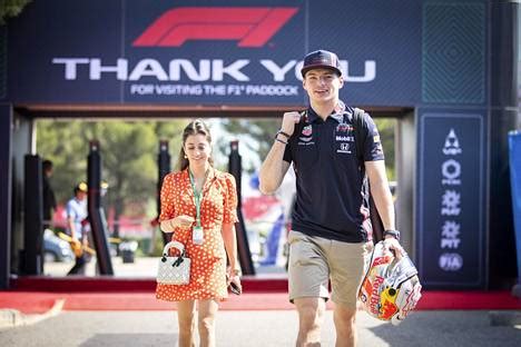 Tem um max verstappen escrevendo poema na foto da kelly piquet. Max Verstappen Kelly Piquet - Vriendin Max Verstappen Wie ...