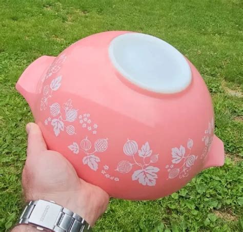 VINTAGE PYREX PINK Gooseberry Cinderella Nesting Mixing Bowl Qt