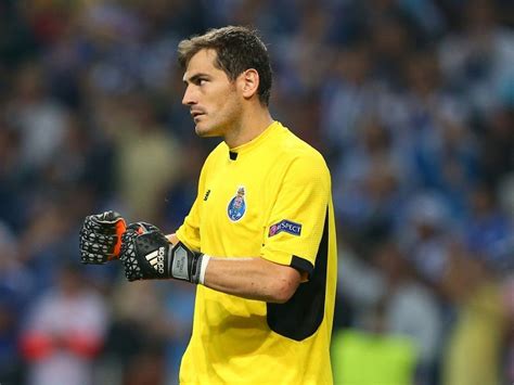 51 Mal Ohne Gegentor Nächster Rekord Für Keeper Ikone Casillas