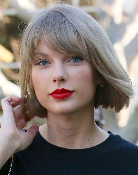 Taylor Swift Red Lipstick Kotton Magazine