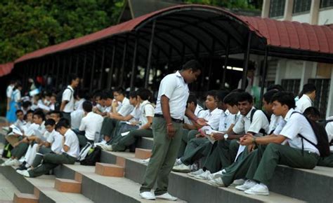 Oleh itu, kita tidak boleh memandang enteng akan masalah ini. HEM: Prosedur Hukuman Buang/Gantung Sekolah (Peraturan 4 ...