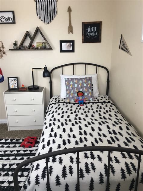 If your boy is interested in the beauty of the space and our solar system, then you can consider yourself a lucky and a good parent. mountain themed boys bedroom