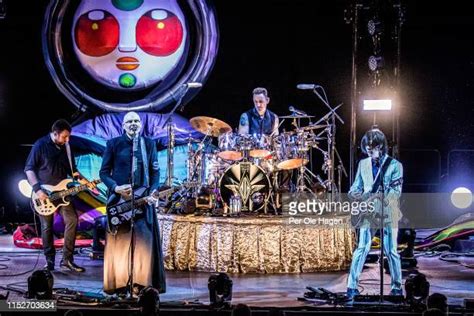 The Smashing Pumpkins Perform Photos And Premium High Res Pictures