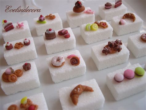 Puoi decorare le zollette per farne dei regalini graziosi. Food miniatures - zollette decorate con pasta di zucchero
