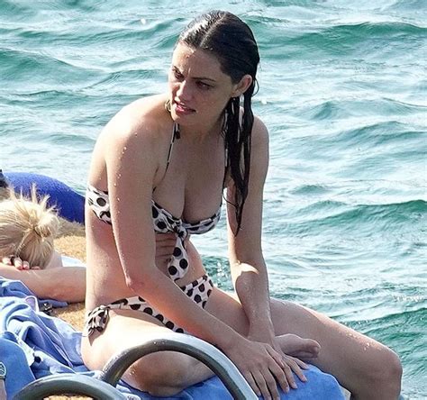 Phoebe Tonkin Paparazzi Bikini Yacht Photos Leak Pics