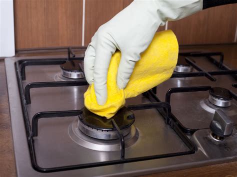 Tips for cleaning gas burner. Tips To Clean Your Greasy Gas Stove - Boldsky.com
