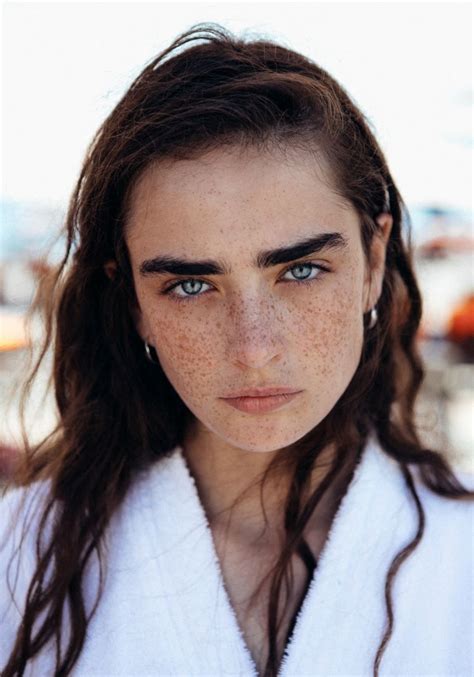 Pin By Bri On Primeira Pasta Beautiful Freckles Freckles Girl Hair Colors For Blue Eyes