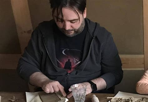 Das buch wurde 1983 von francis ford coppola verfilmt und erwies sich als sprungbrett für die karrieren von nachwuchsschauspielern wie tom cruise, matt dillon, rob lowe, patrick swayze oder c. Über Töpfern, Patrick Swayze, verdächtige Stille ...