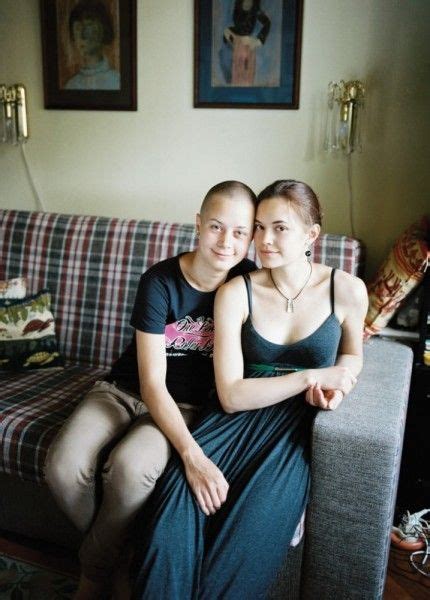 Katerina 20 AÑos Y Zhanna 25 AÑos Les GustarÍa Que Rusia Fuera Un PaÍs Libre La Fotógrafa