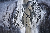 实拍地震后的美国阿拉斯加 公路受损严重如“末日深坑”|阿拉斯加|地震|末日_新浪新闻