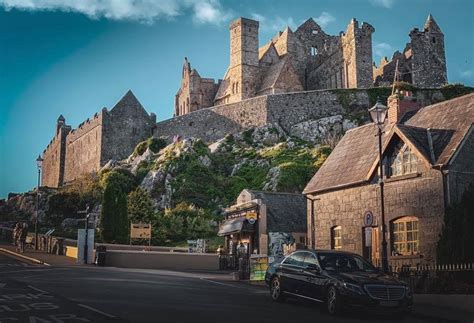 Rock of cashel, eller cashel of the kings, är en historisk plats i grevskapet tipperary på irland. South Ireland Scenic Road Trip - 8 Days | kimkim