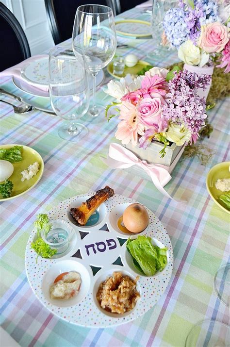 Create a modern passover at home with these simple tips. passover / pesach table decor, flowers, mason jars, spring ...